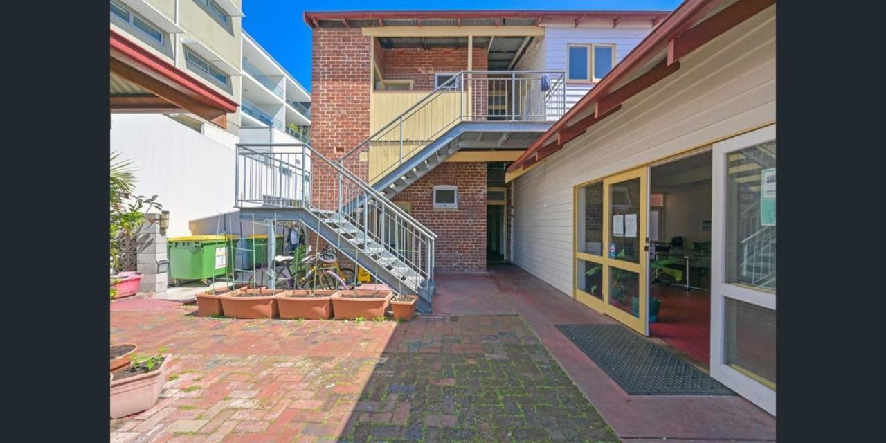 Emu Backpackers Perth - Note - Valid Passport Required For Check In Hostel Luaran gambar